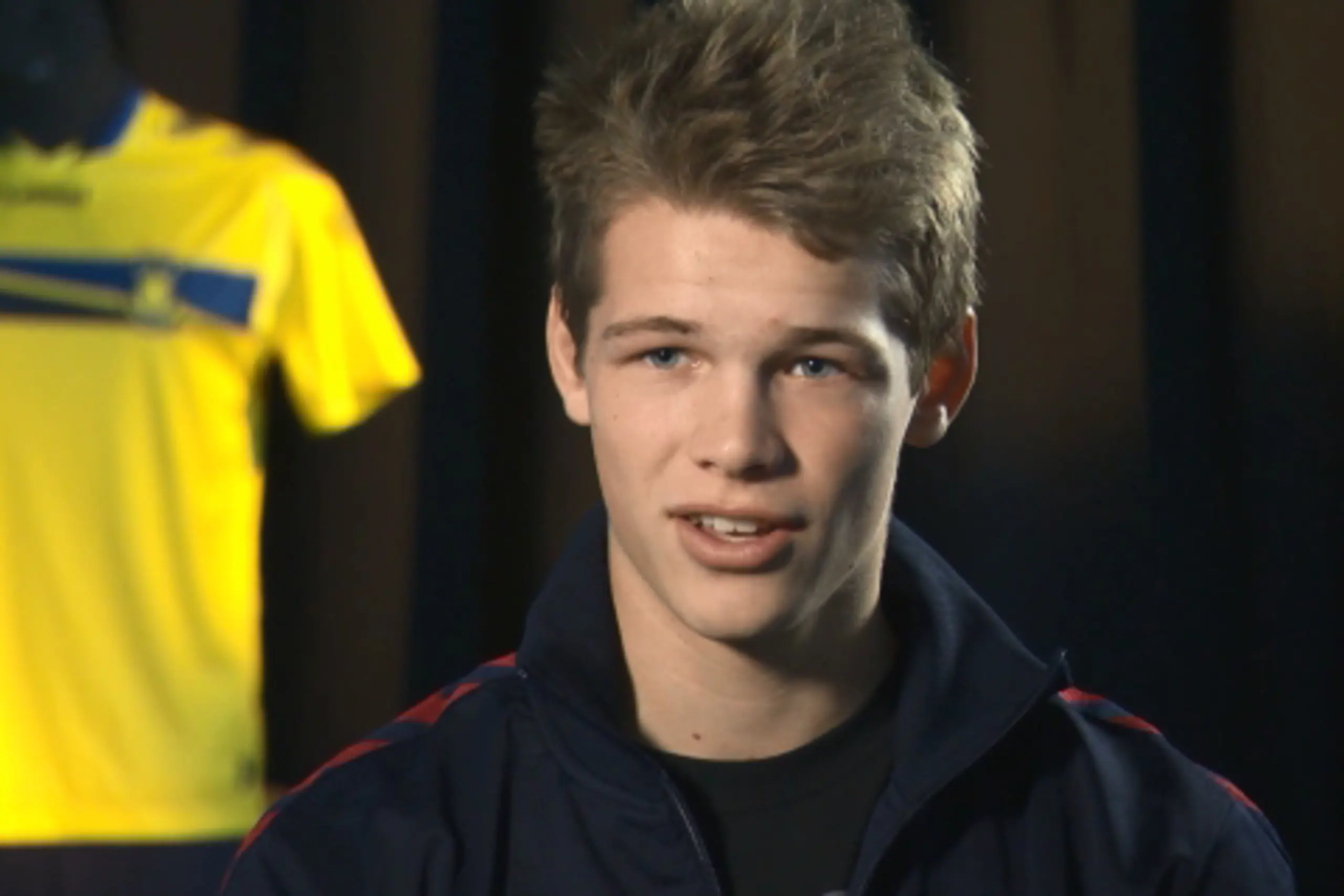 TV Nikolai Laursen lær det 15årige Brøndbytalent bedre at kende