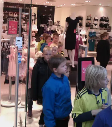 Lang kø til autografer