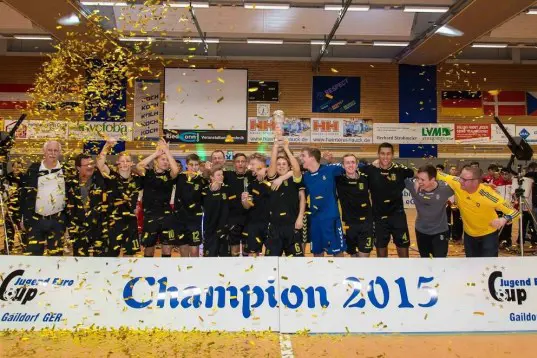 U17